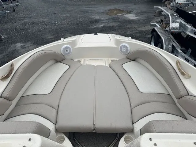Slide: The Image of Sea Ray 220 Sundeck 2004 - 5