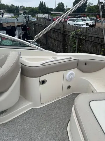 Slide: The Image of Sea Ray 220 Sundeck 2004 - 6