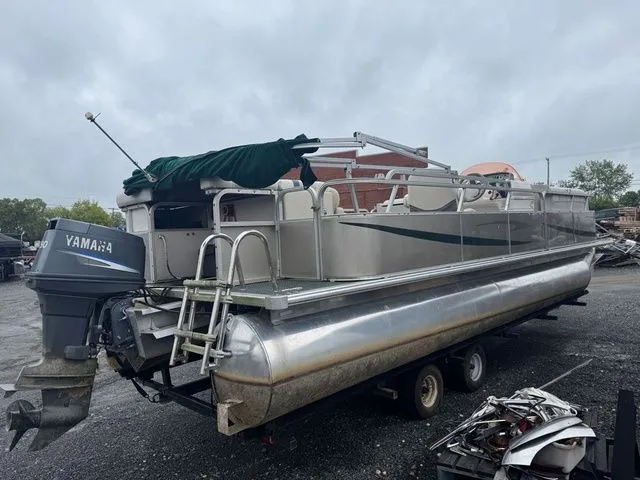 Slide: The Image of Smoker Craft 24 Foot Pontoon 2007 - 3