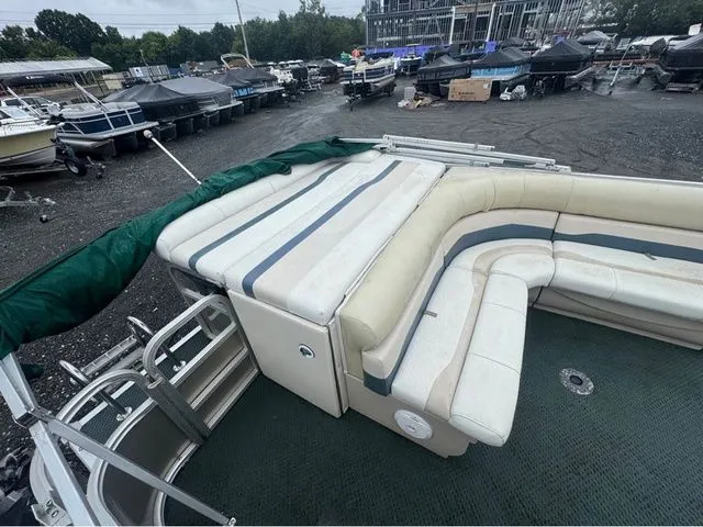Slide: The Image of Smoker Craft 24 Foot Pontoon 2007 - 5