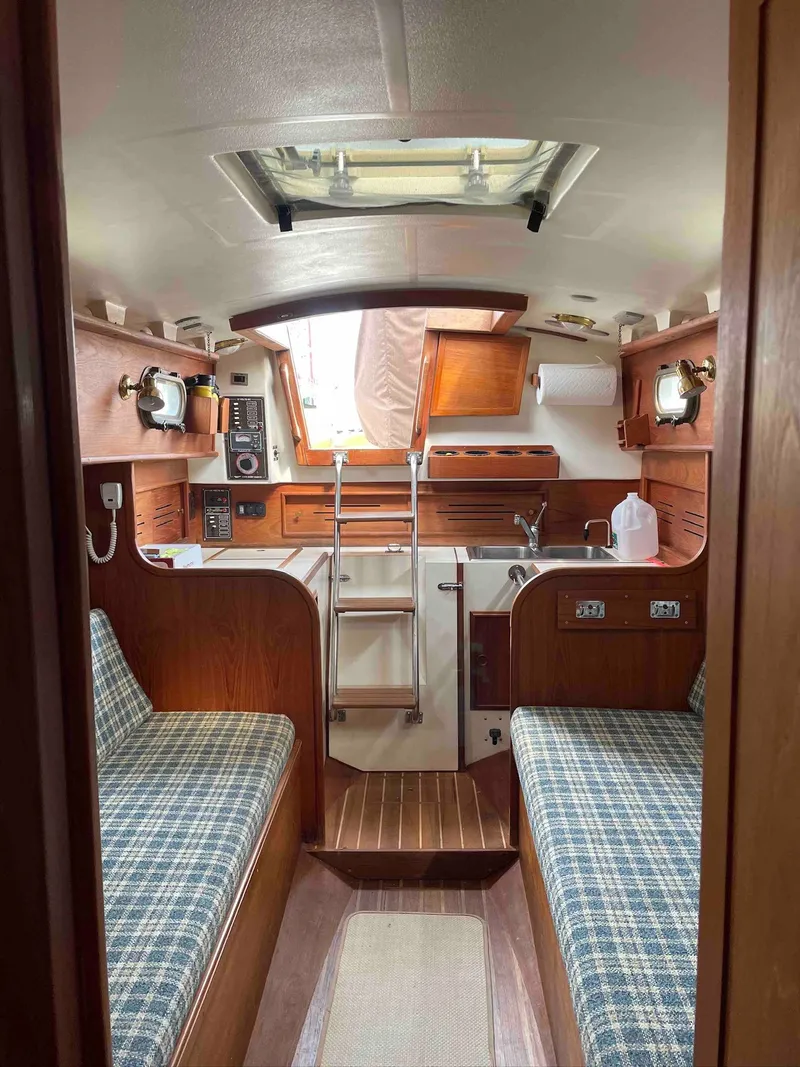 Slide: The Image of Cape Dory 30c 1984 - 5