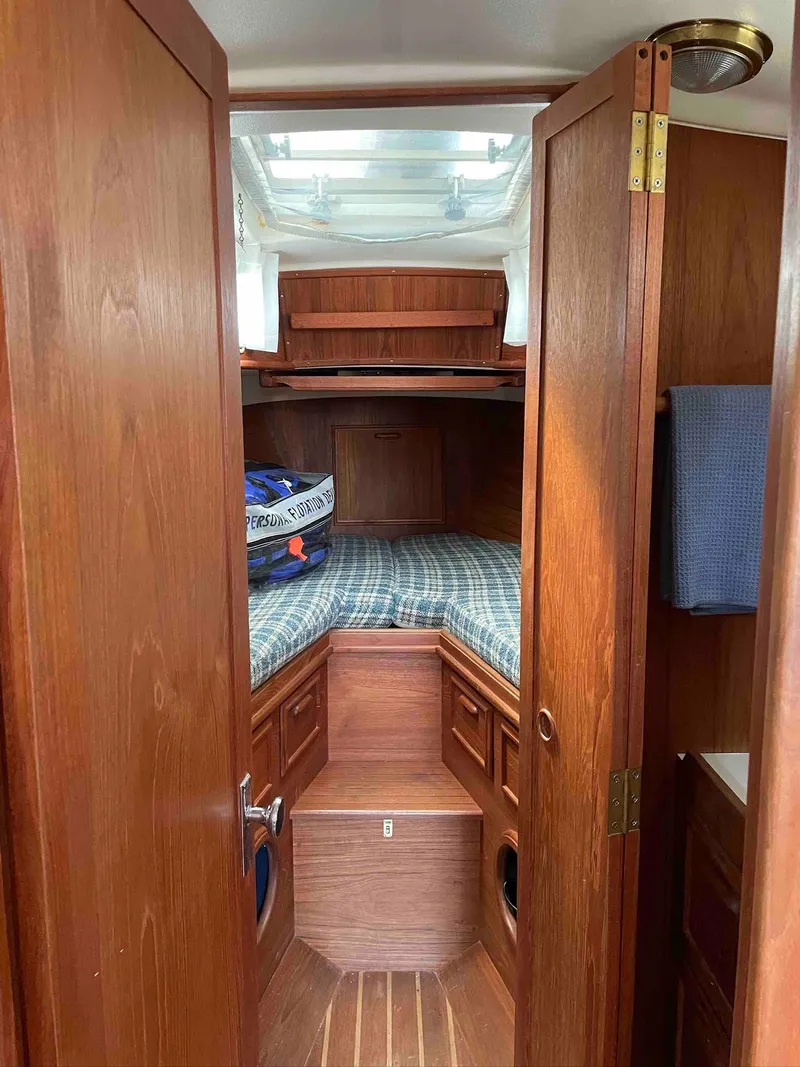 Slide: The Image of Cape Dory 30c 1984 - 9