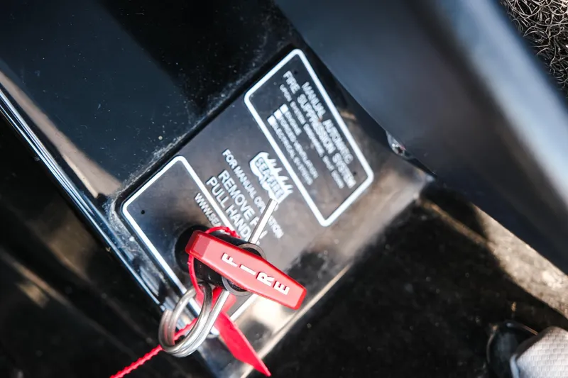 Slide: The Image of 2023 MasterCraft XStar safety pull handle with instructions and red key. - 12