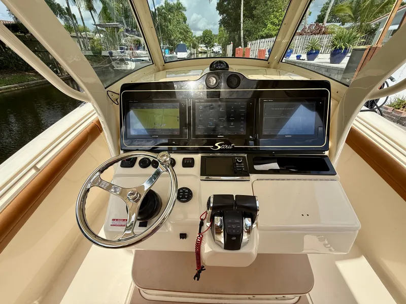 Slide: The Image of Scout 350LXF 2016 - 6