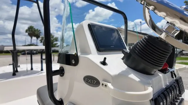 Slide: The Image of Spyder FX17 Flicker 2026 - 12