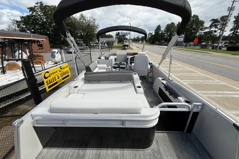 Slide: The Image of 2022 Avalon Catalina VRL 25' pontoon boat at sales and service location. - 30
