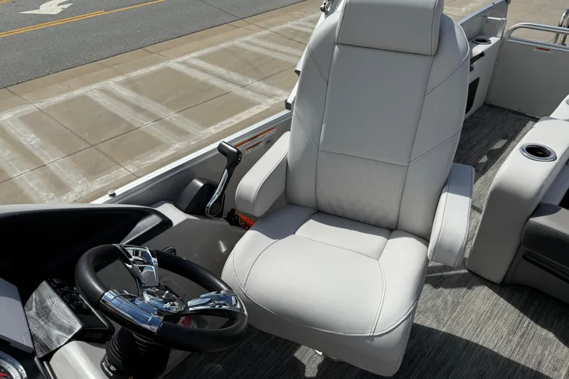 Slide: The Image of Captain's chair and steering wheel of 2022 Avalon Catalina VRL - 25' boat. - 41