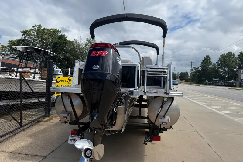 Slide: The Image of 2022 Avalon Catalina VRL 25' pontoon boat with powerful 250 HP engine. - 8