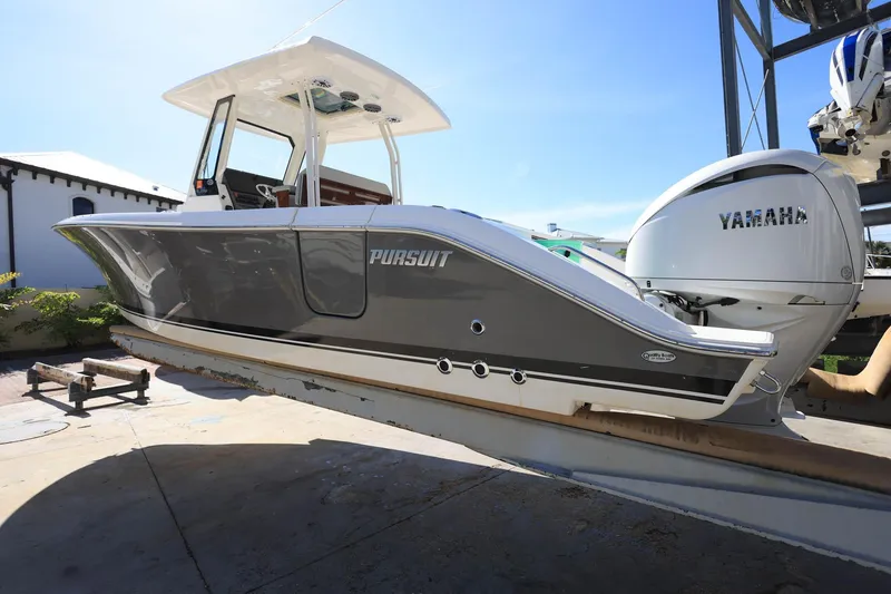 Slide: The Image of 2022 Pursuit S 288 Sport boat with Yamaha engine on display. - 5