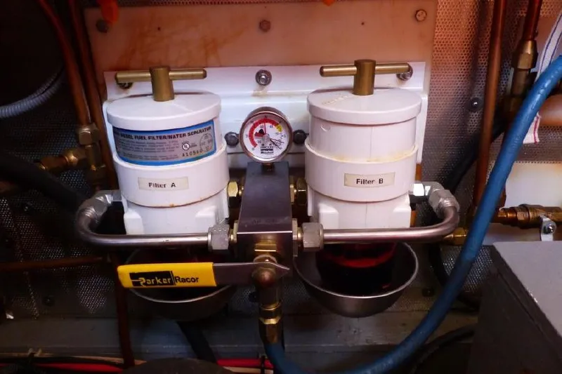 Slide: The Image of Marine Trader Sundeck 1987 fuel filter system with dual Parker Racor filters and pressure gauge. - 40
