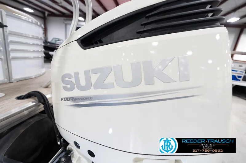 Slide: The Image of Suzuki four-stroke engine on 2020 Leisurecraft 2435 LX boat, Reeder-Trausch Marine logo visible. - 45