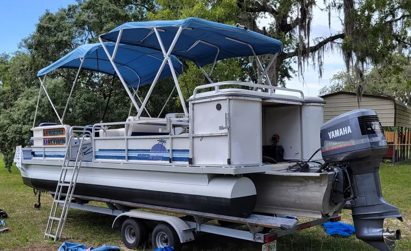 Slide: The Image of Riviera 25 Fish-N-Cruise Tritoon 1994 - 10