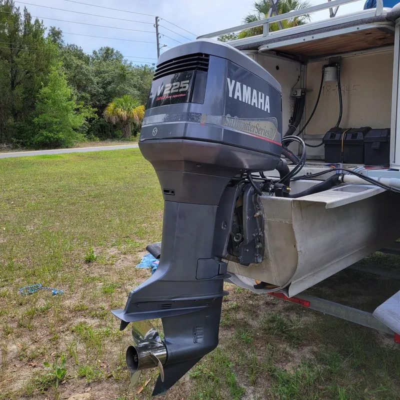 Slide: The Image of Riviera 25 Fish-N-Cruise Tritoon 1994 - 12