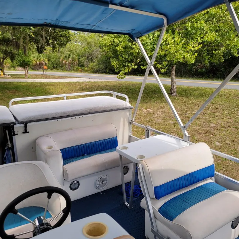 Slide: The Image of Riviera 25 Fish-N-Cruise Tritoon 1994 - 13