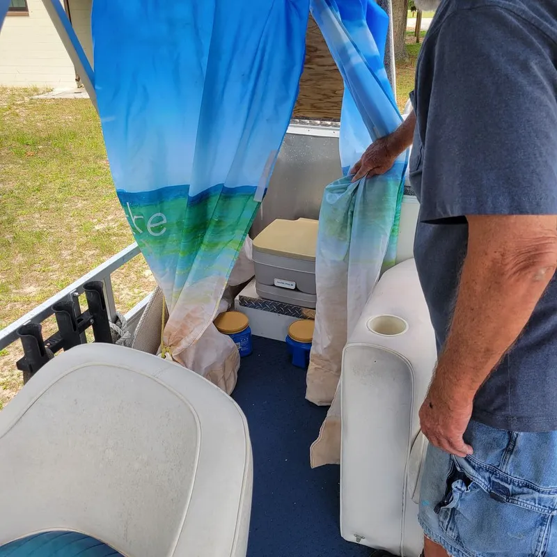 Slide: The Image of Riviera 25 Fish-N-Cruise Tritoon 1994 - 15