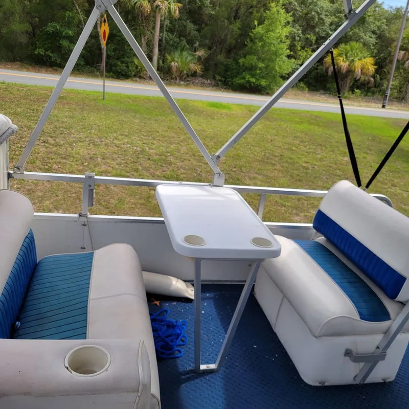 Slide: The Image of Riviera 25 Fish-N-Cruise Tritoon 1994 - 17