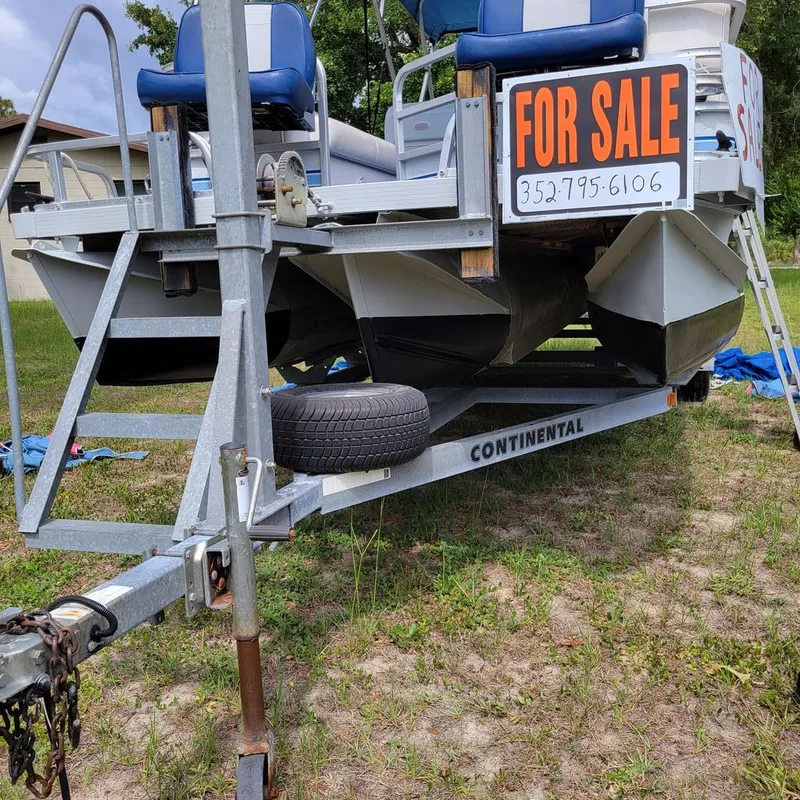 Slide: The Image of Riviera 25 Fish-N-Cruise Tritoon 1994 - 19