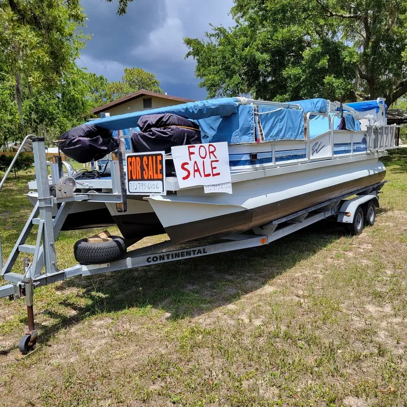 Slide: The Image of Riviera 25 Fish-N-Cruise Tritoon 1994 - 3