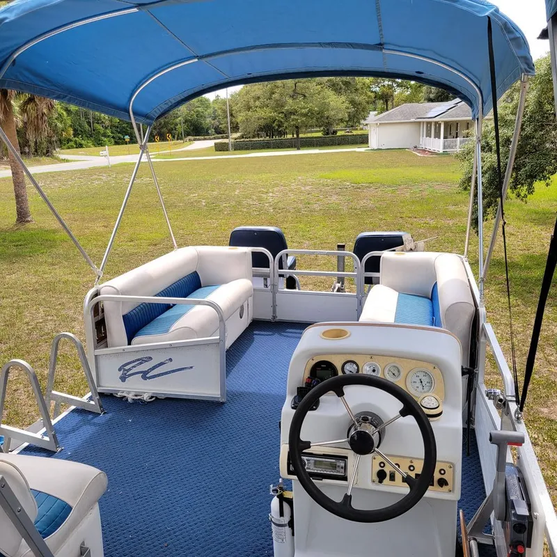 Slide: The Image of Riviera 25 Fish-N-Cruise Tritoon 1994 - 4