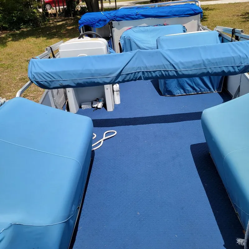 Slide: The Image of Riviera 25 Fish-N-Cruise Tritoon 1994 - 5