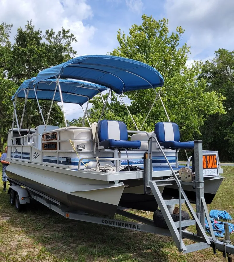 Slide: The Image of Riviera 25 Fish-N-Cruise Tritoon 1994 - 8