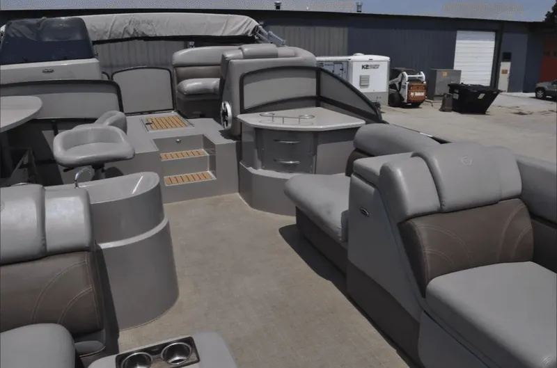 Slide: The Image of Premier 290 Grand View 2014 - 12