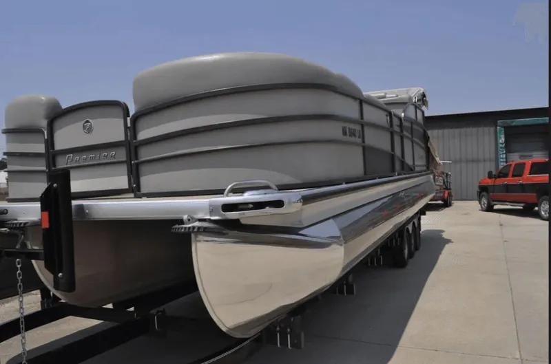 Slide: The Image of Premier 290 Grand View 2014 - 26