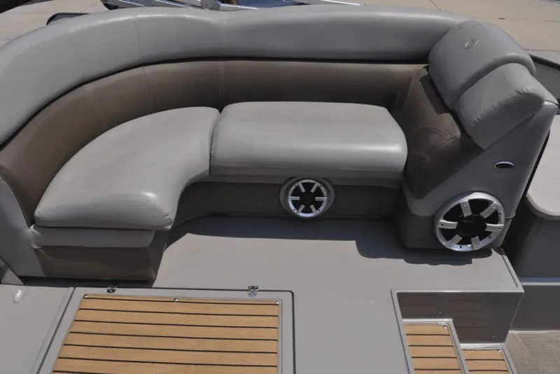 Slide: The Image of Premier 290 Grand View 2014 - 9