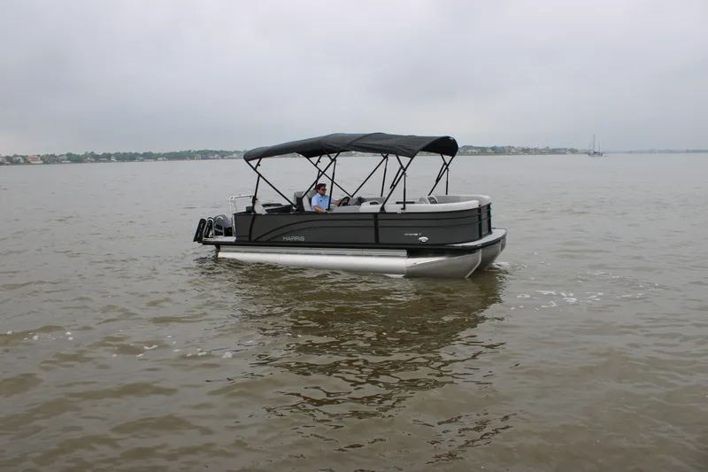 Slide: The Image of Harris Cruiser 210 2026 - 13