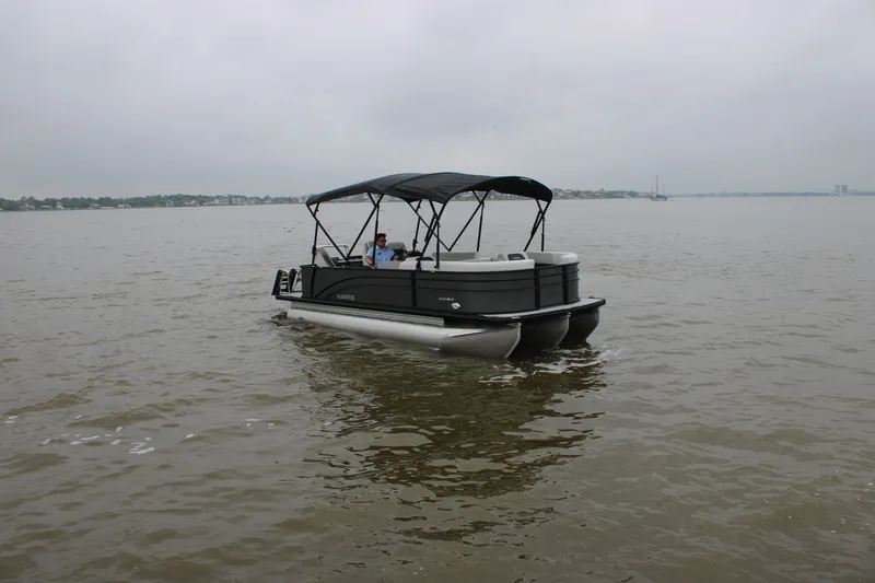 Slide: The Image of Harris Cruiser 210 2026 - 14