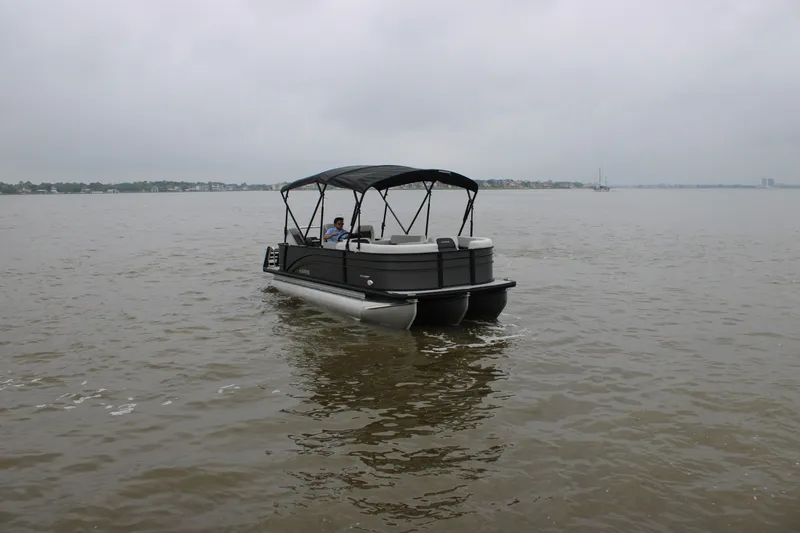 Slide: The Image of Harris Cruiser 210 2026 - 15