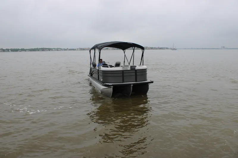 Slide: The Image of Harris Cruiser 210 2026 - 17