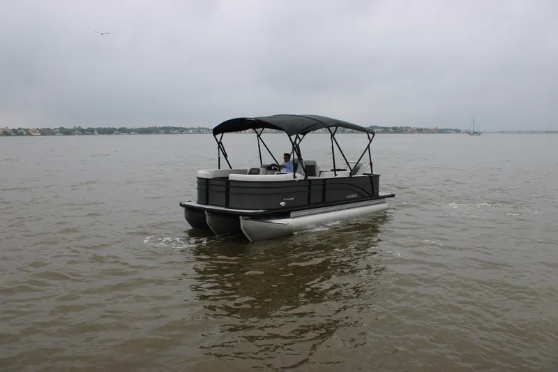 Slide: The Image of Harris Cruiser 210 2026 - 21
