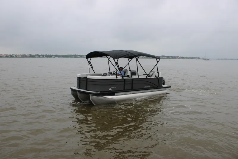 Slide: The Image of Harris Cruiser 210 2026 - 22