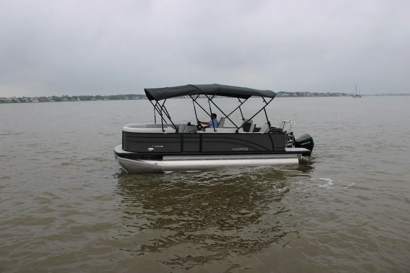Slide: The Image of Harris Cruiser 210 2026 - 23