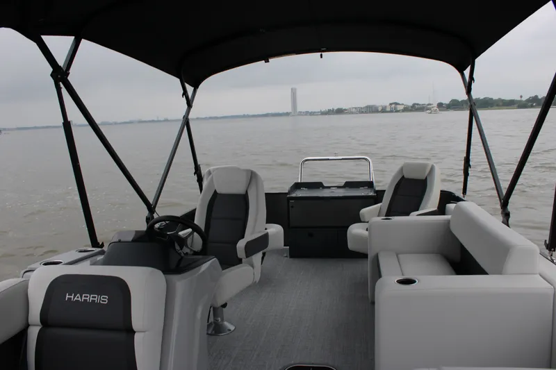 Slide: The Image of Harris Cruiser 210 2026 - 30