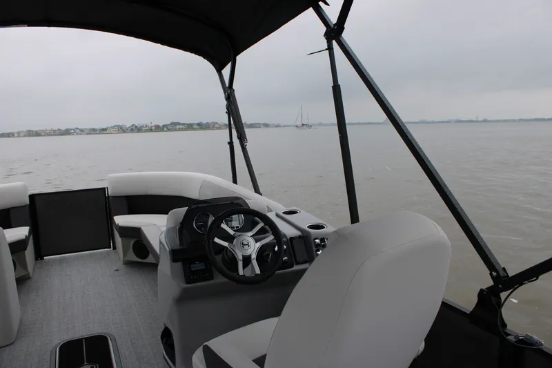 Slide: The Image of Harris Cruiser 210 2026 - 34