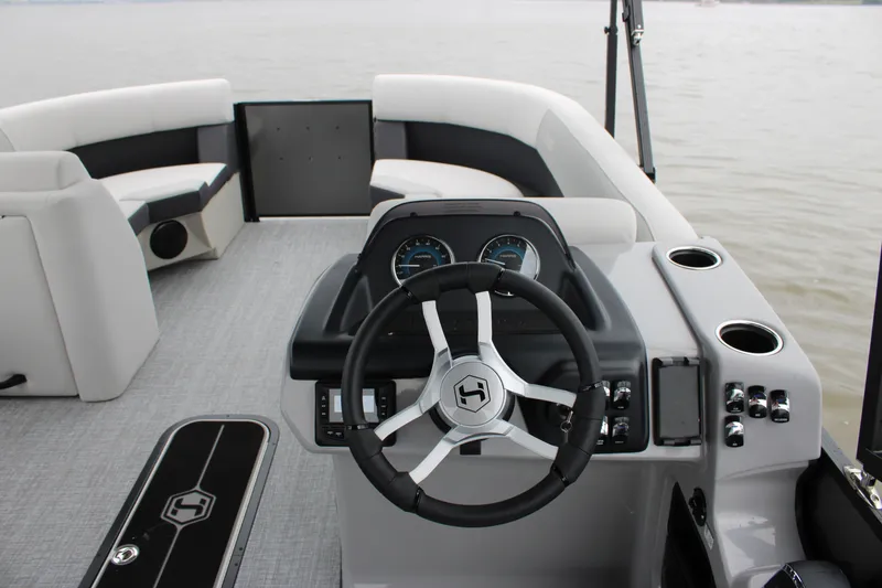 Slide: The Image of Harris Cruiser 210 2026 - 39