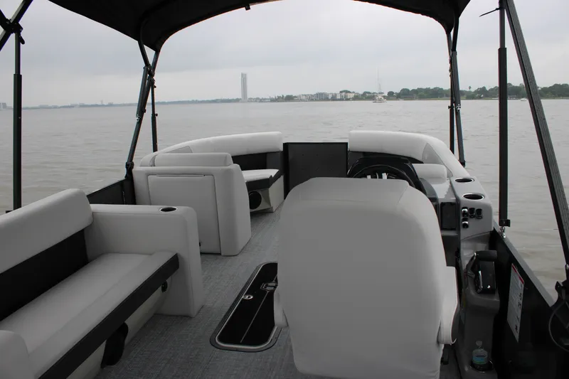 Slide: The Image of Harris Cruiser 210 2026 - 41