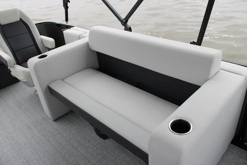 Slide: The Image of Harris Cruiser 210 2026 - 50
