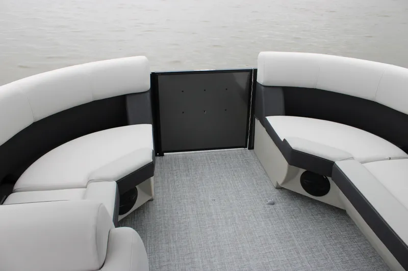 Slide: The Image of Harris Cruiser 210 2026 - 56