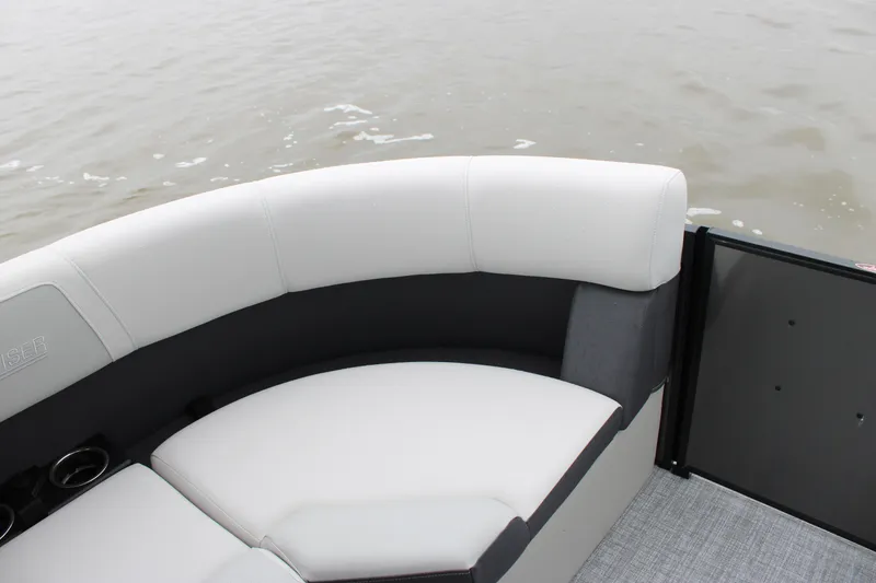 Slide: The Image of Harris Cruiser 210 2026 - 59
