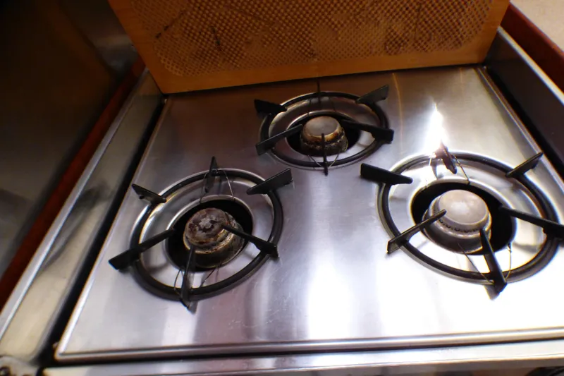 Slide: The Image of Three-burner stainless steel stove on a 1993 Hunter 40.5 model yacht. - 26