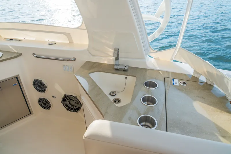 Slide: The Image of Boston Whaler 350 Realm 2026 - 14