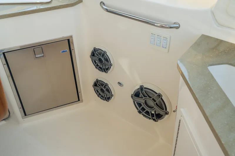 Slide: The Image of Boston Whaler 350 Realm 2026 - 15