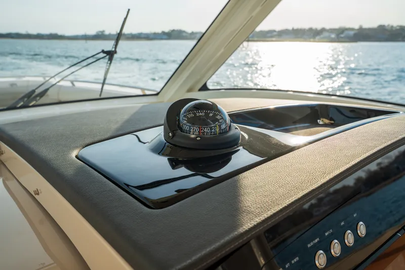 Slide: The Image of Boston Whaler 350 Realm 2026 - 20