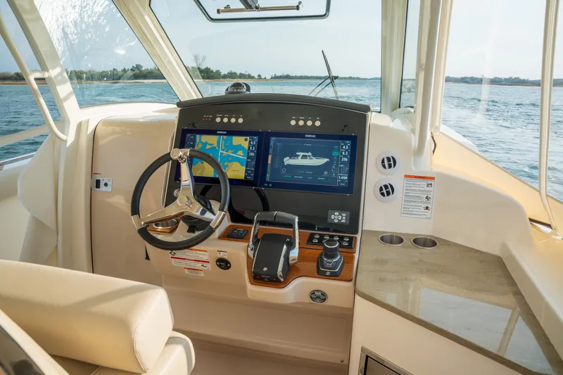 Slide: The Image of Boston Whaler 350 Realm 2026 - 21