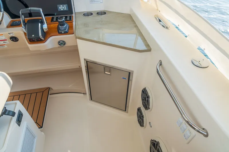 Slide: The Image of Boston Whaler 350 Realm 2026 - 22