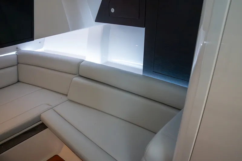 Slide: The Image of Boston Whaler 350 Realm 2026 - 27