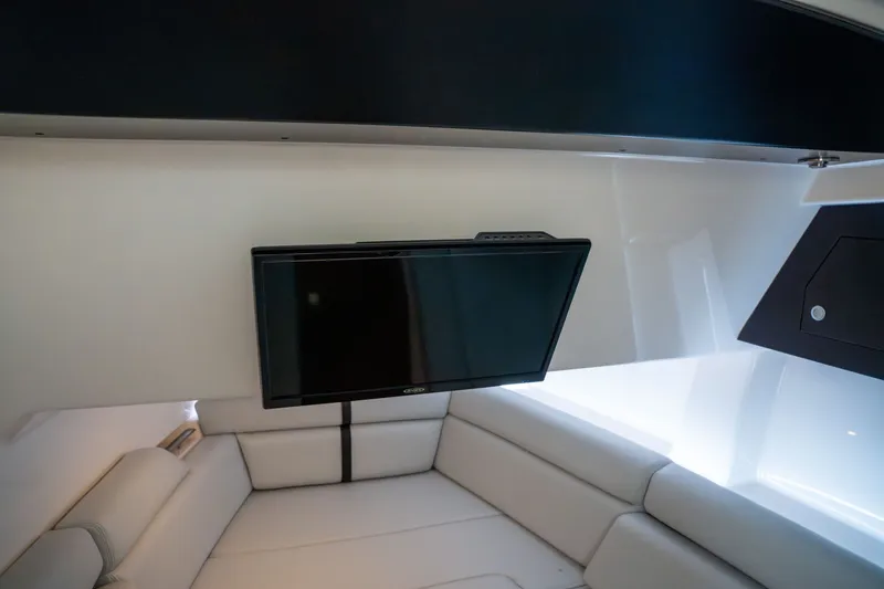 Slide: The Image of Boston Whaler 350 Realm 2026 - 28